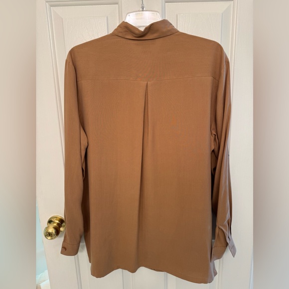 Silk shirt with button pockets and roll tab sleeves NWT - Picture 4 of 6